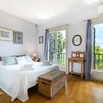 Paola: Preciosa Casa Pareada Con Piscina Sitges
