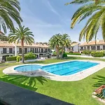 Paola: Preciosa Casa Pareada Con Piscina Sitges