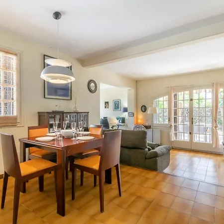 Paola: Preciosa Casa Pareada Con Piscina Сиджес